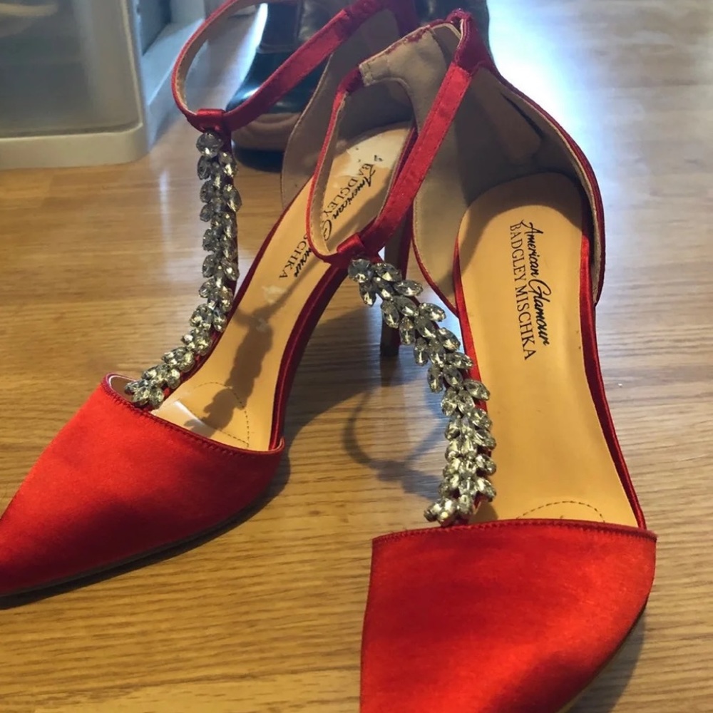 Badgley Mischka satin closed toe pump